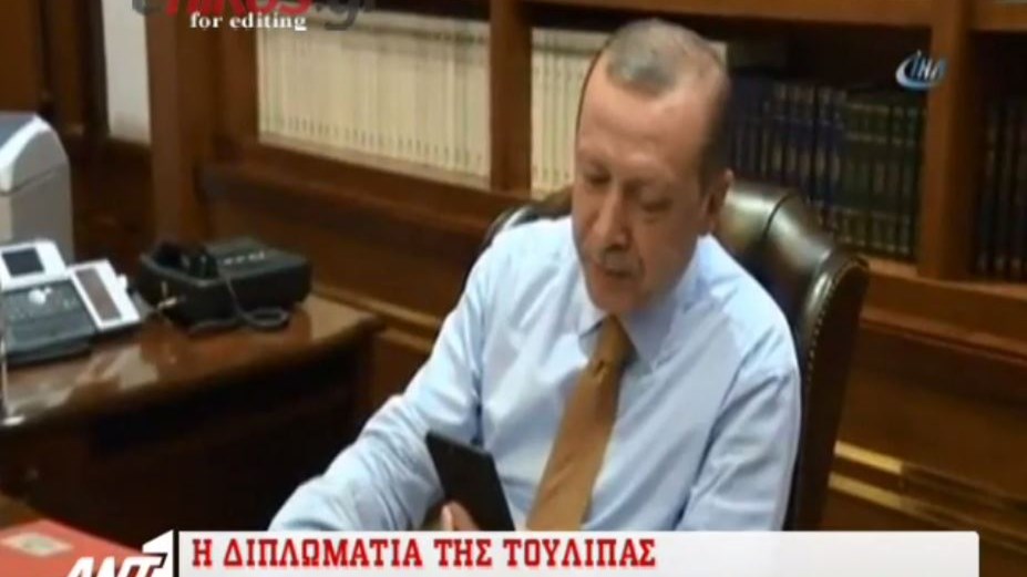 Ο Ερντογάν κάνει εκστρατεία υπέρ του “ναι” με παιδί που πάσχει από λευχαιμία – ΒΙΝΤΕΟ