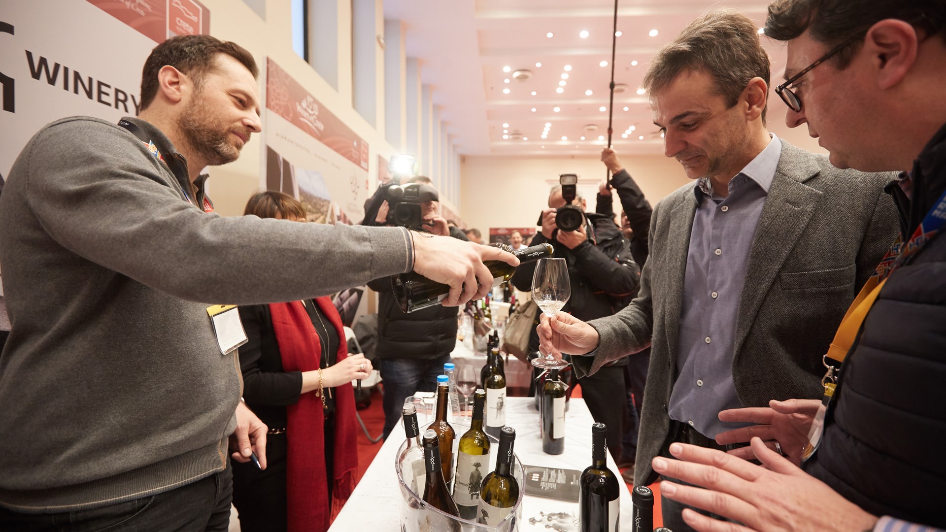 Μητσοτάκης: Δέσμευσή μας η κατάργηση του Ειδικού Φόρου Κατανάλωσης στο κρασί – ΦΩΤΟ