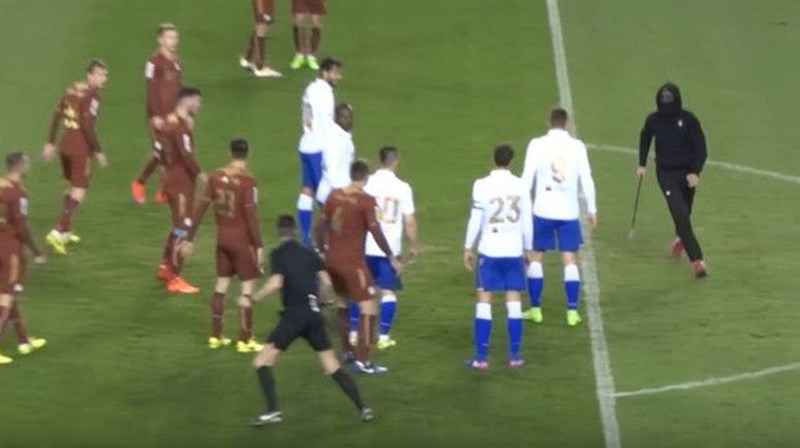 Οπαδός επιχείρησε να επιτεθεί σε διαιτητή με λοστό – ΒΙΝΤΕΟ