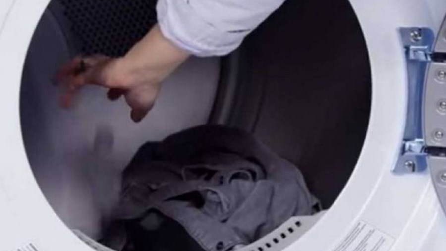 Το κόλπο για να αποφύγετε το σιδέρωμα των φρεσκοπλυμένων ρούχων – ΒΙΝΤΕΟ