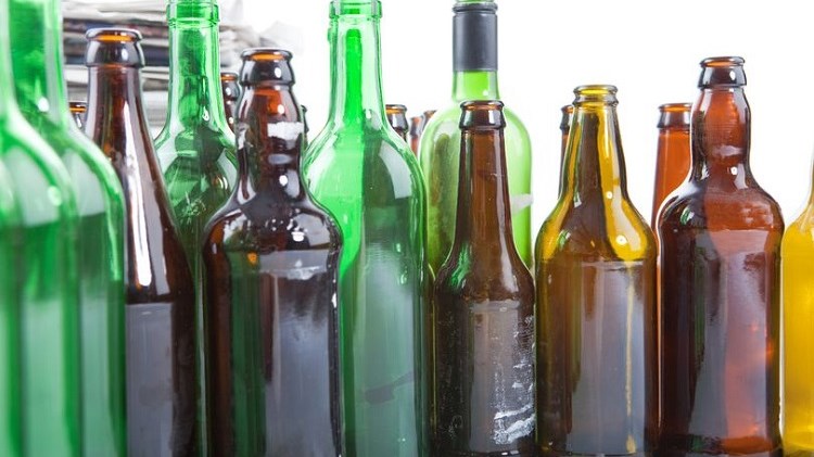 Γιατί τα μπουκάλια της μπύρας είναι πράσινα ή καφέ;