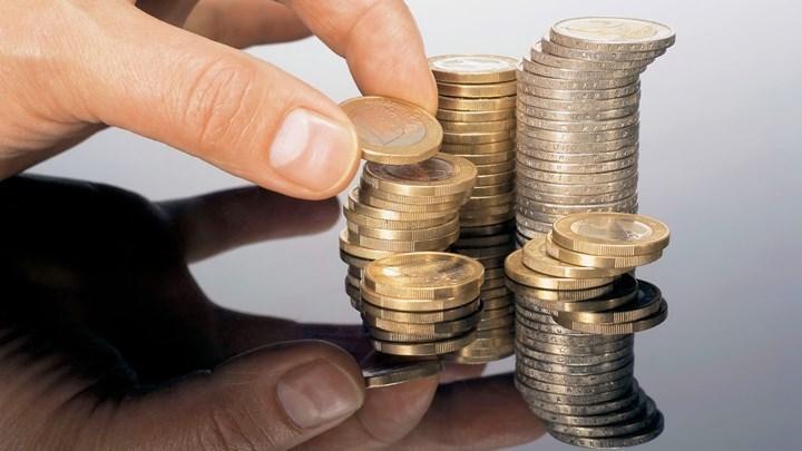 Με διαφορετικές «ταχύτητες» οι μισθοί σε ιδιωτικό τομέα και Δημόσιο – Τα συγκριτικά στοιχεία