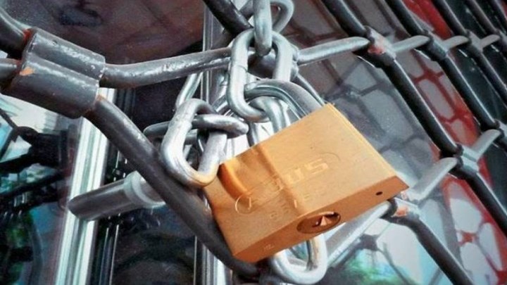 Λουκέτο της εφορίας σε γνωστά εστιατόρια και μπαρ της Αθήνας και της Θεσσαλονίκης – ΒΙΝΤΕΟ