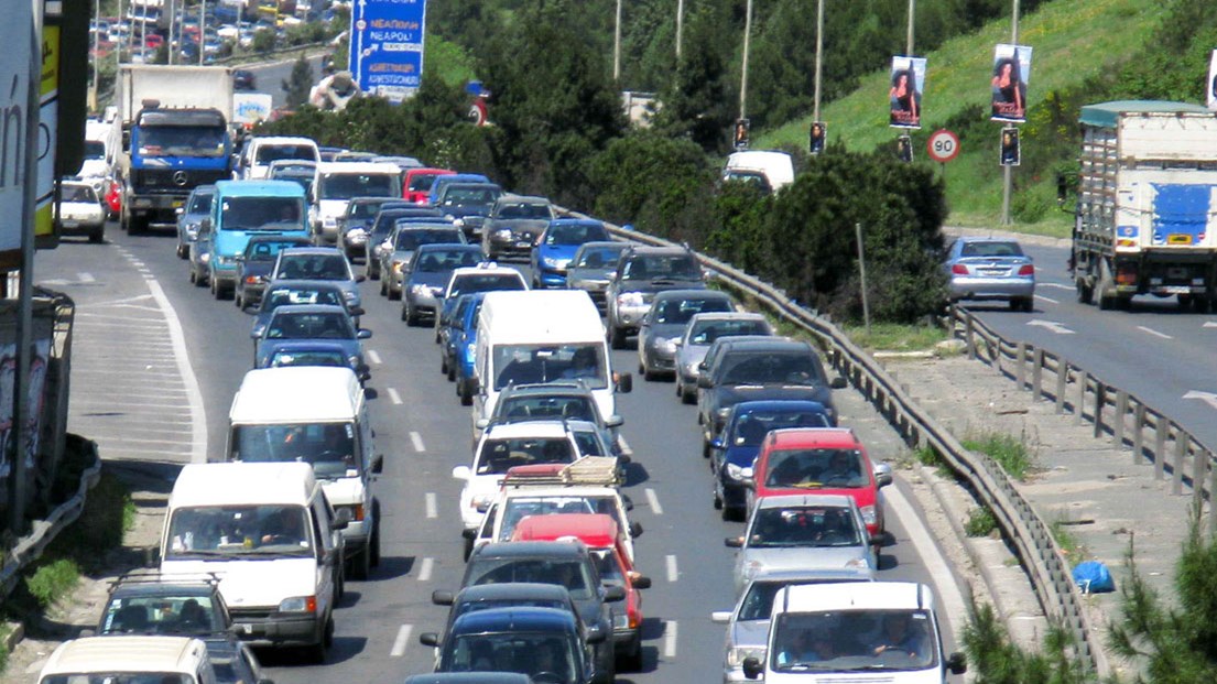 Καραμπόλα τριών αυτοκινήτων στον Περιφερειακό Θεσσαλονίκης – ΤΩΡΑ