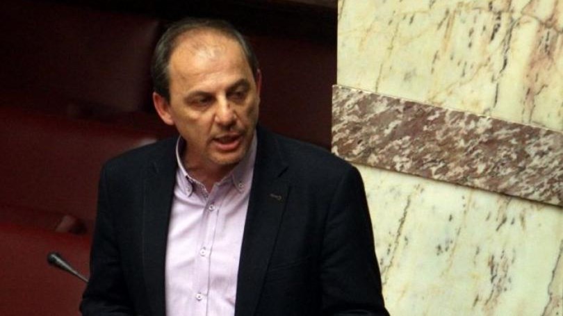 Βουλευτής του ΣΥΡΙΖΑ επιτίθεται κατά υπουργών για το μεταναστευτικό