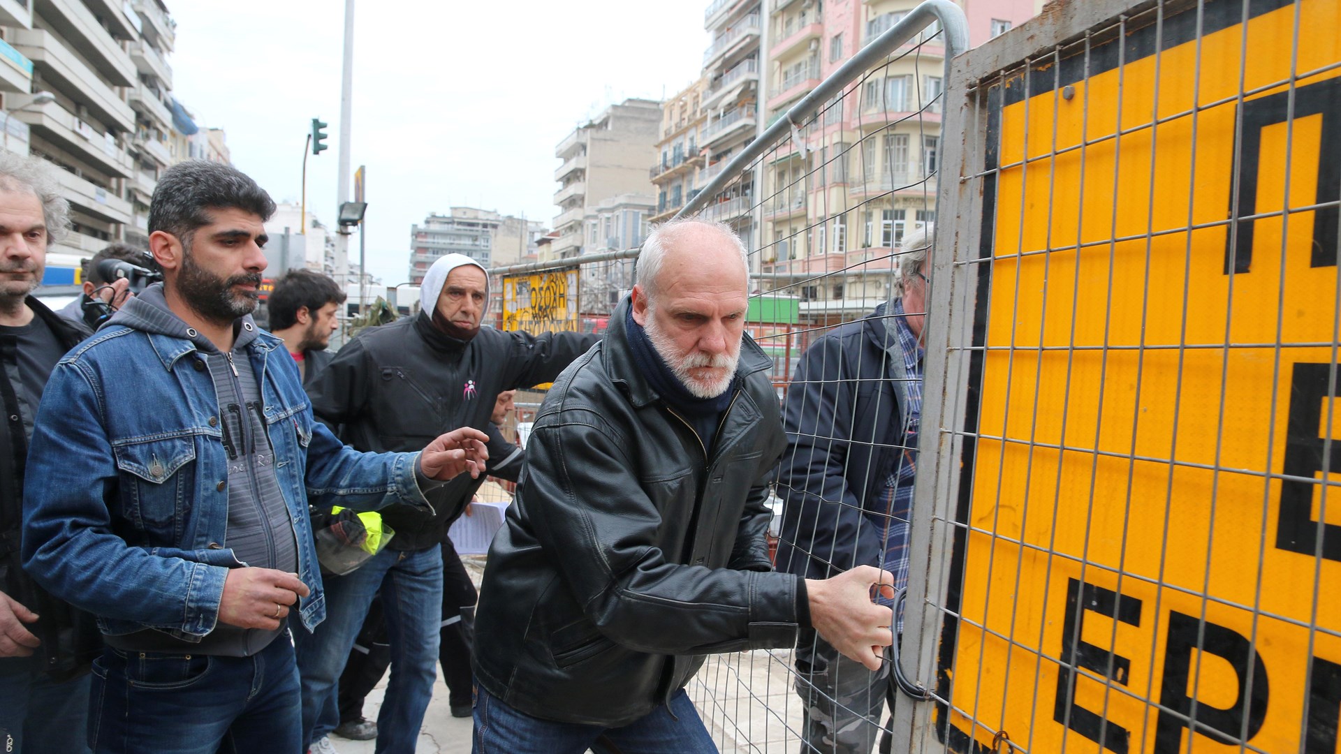Καρέ – καρέ η ένταση στην πορεία διαμαρτυρίας για τον θάνατο του 50χρονου στο εργοτάξιο – ΦΩΤΟ