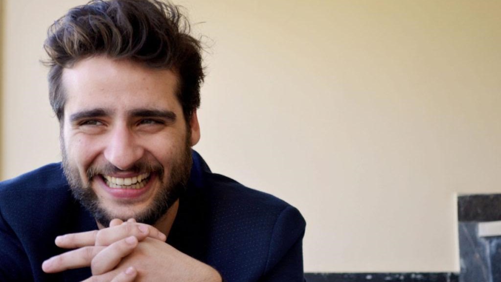 O Γάκης ντύνει… Υπηρέτη τον Μπιμπή!