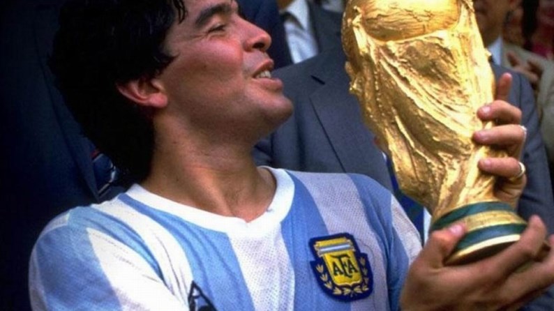 Το ξανάκανε ο Ντιέγκο: Σκόραρε με το «χέρι του Θεού» – ΒΙΝΤΕΟ – ΦΩΤΟ