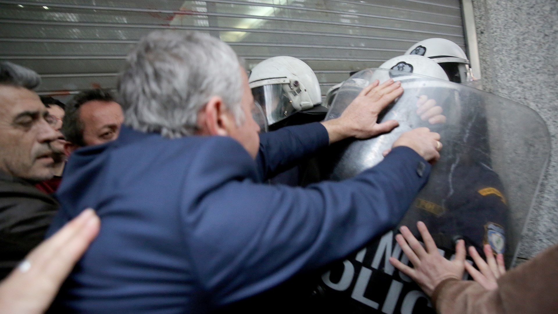 ΒΙΝΤΕΟ από την ένταση στην πορεία της ΠΟΕΔΗΝ