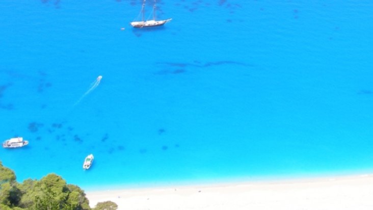 Ελληνική παραλία έχει τα πιο γαλάζια νερά στον κόσμο