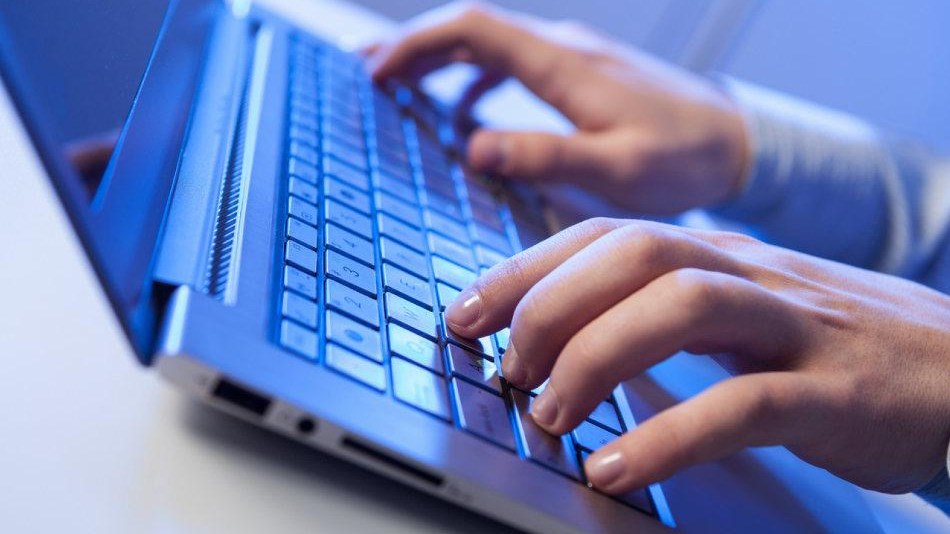 Καταδικάστηκε 50χρονος που “ψάρεψε” μέσω διαδικτύου ανήλικο αγόρι