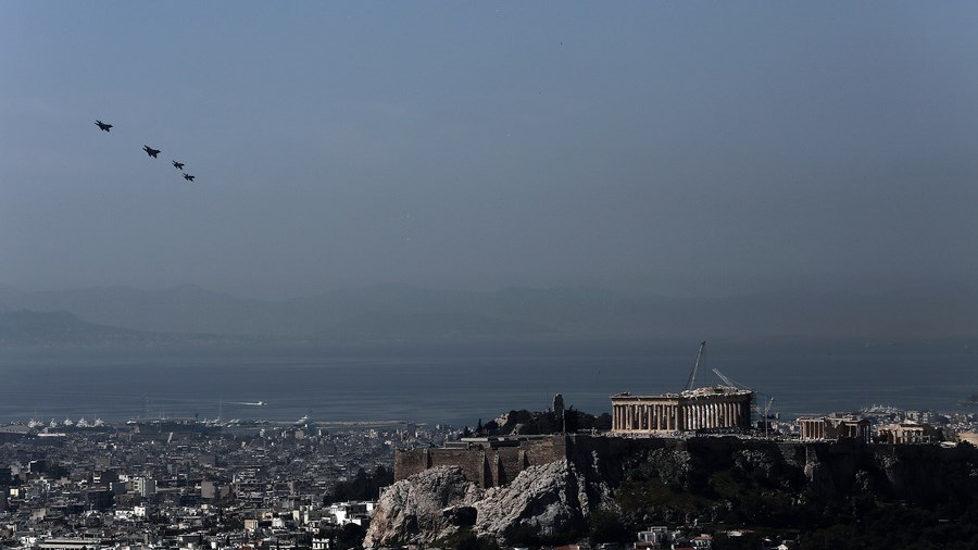 Σε εξέλιξη η δοκιμαστική πτήση των μαχητικών αεροσκαφών πάνω από τον αττικό ουρανό – ΤΩΡΑ