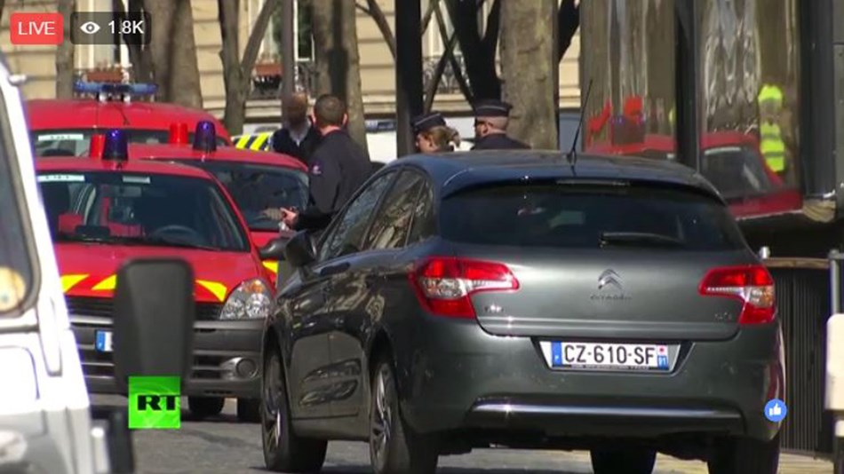 LIVE εικόνα έξω από τα γραφεία του ΔΝΤ στο Παρίσι όπου εξερράγη βόμβα