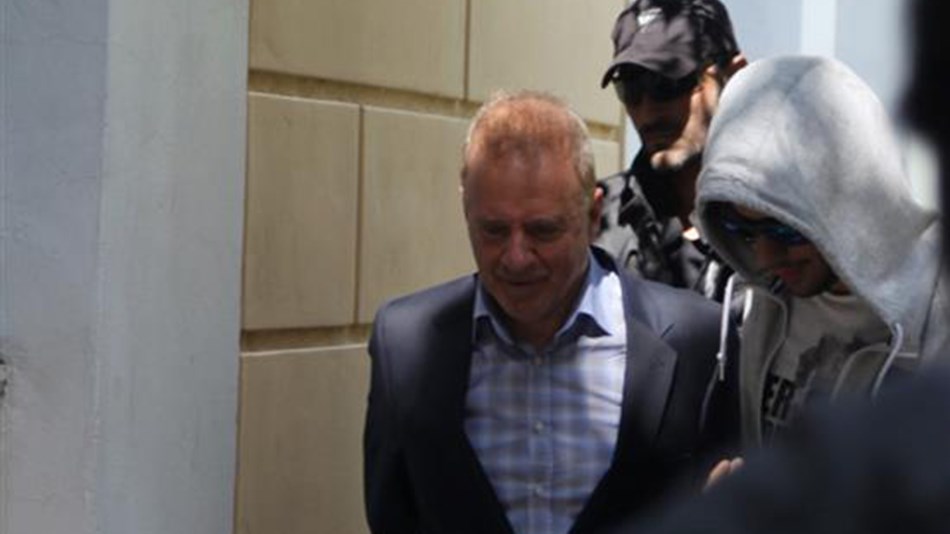 Βγάζει το «βραχιολάκι» ο Λιακουνάκος – Μένουν οι περιοριστικοί όροι