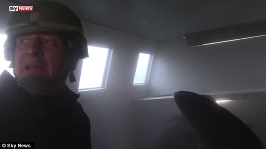 Καρέ-καρέ η επίθεση τζιχαντιστών σε συνεργείο του Sky news – ΒΙΝΤΕΟ