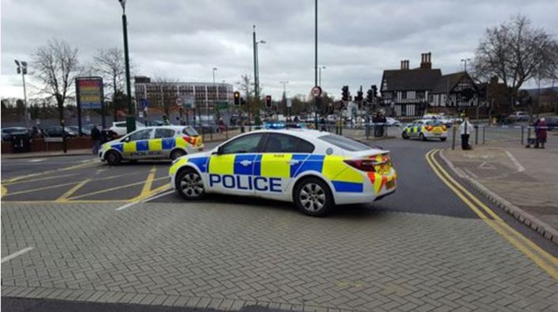 Σε εξέλιξη κατάσταση ομηρίας σε τράπεζα στο Μπέρμιγχαμ – ΤΩΡΑ