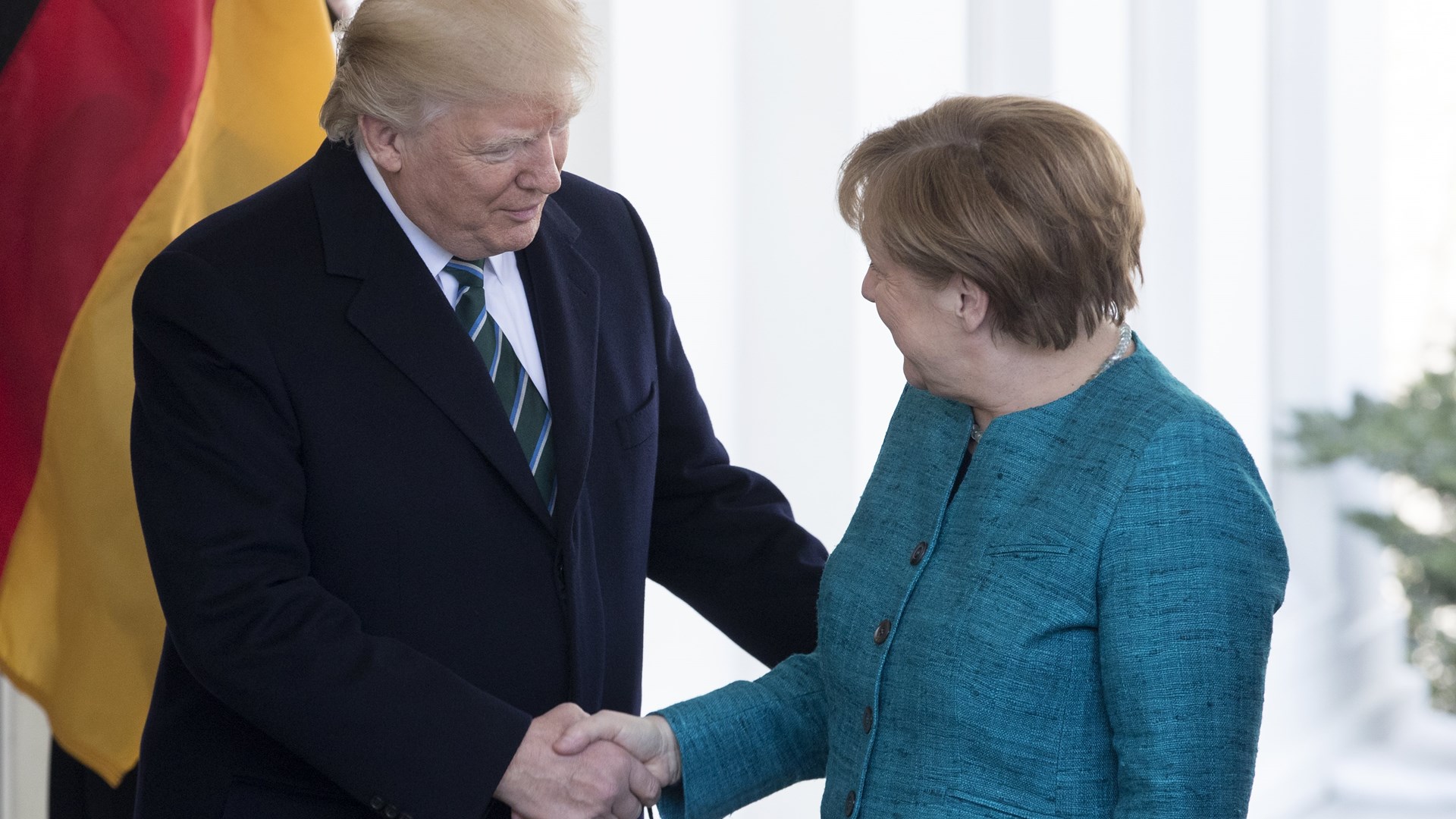 Καρέ-καρέ το τετ-α-τετ Τραμπ – Μέρκελ