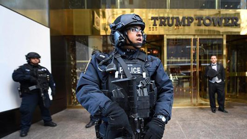 Συναγερμός στις ΗΠΑ – Εκλάπη υπολογιστής των μυστικών υπηρεσιών με σχέδια του ουρανοξύστη Τραμπ