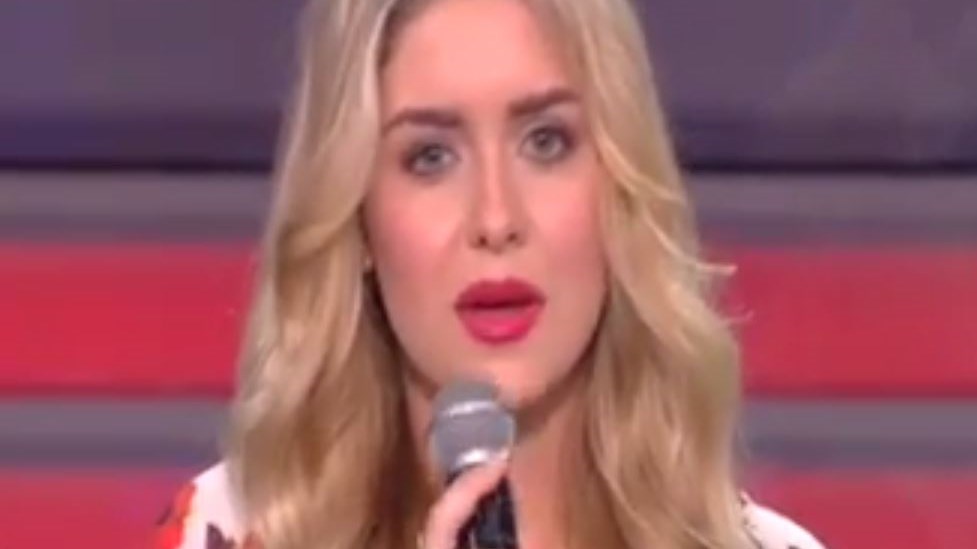 Η αμηχανία διαγωνιζόμενης από τις ερωτήσεις του Καρβέλα στο Star Academy – ΒΙΝΤΕΟ