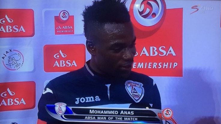 Η γκάφα του αιώνα: Ποδοσφαιριστής ευχαριστεί δημοσίως τη σύζυγο και… την ερωμένη του – ΒΙΝΤΕΟ