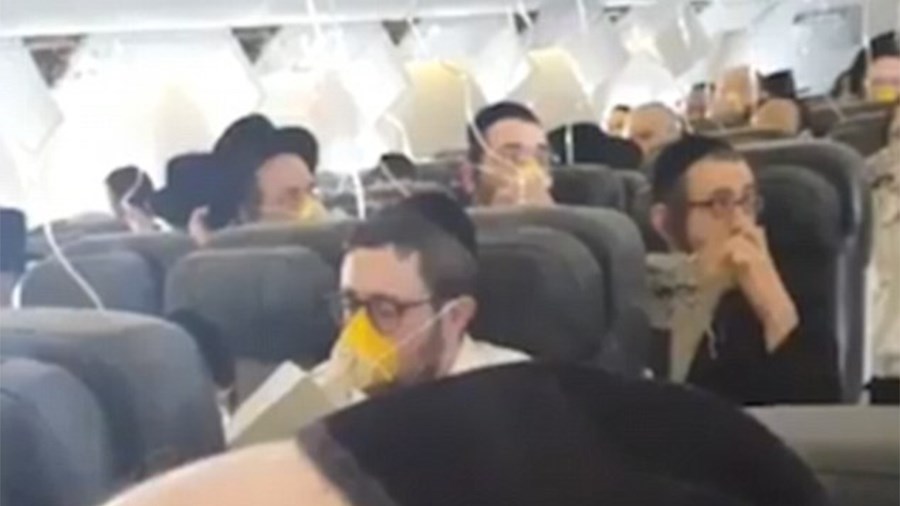 Τρόμος στον αέρα – Έπεσαν οι μάσκες οξυγόνου και οι επιβάτες προσεύχονταν – ΒΙΝΤΕΟ