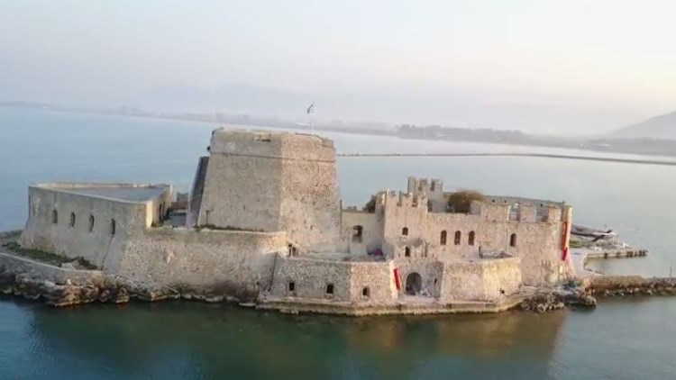 Εντυπωσιακά πλάνα από drone αποκαλύπτουν το Ναύπλιο – ΒΙΝΤΕΟ