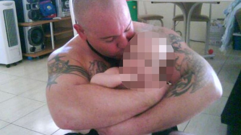 Φρίκη στην Αυστραλία – Έβαλε φωτιά στην κόρη του – ΦΩΤΟ