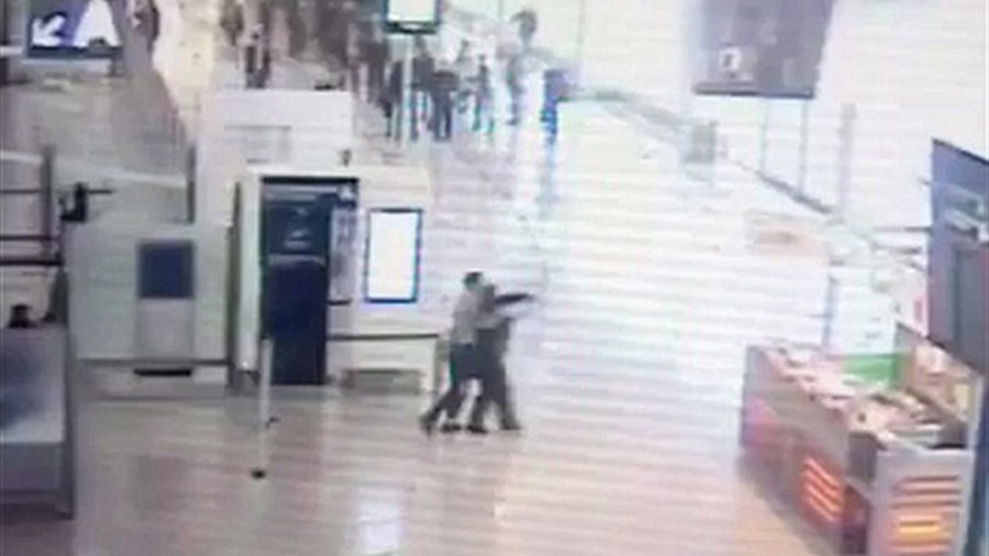Νέο ΒΙΝΤΕΟ από την επίθεση στο αεροδρόμιο του Ορλί