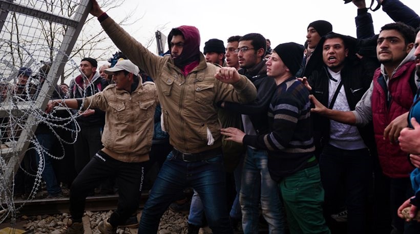 Έρευνα ΕΚΚΕ: Απειλή για τη χώρα θεωρεί τους μετανάστες η πλειοψηφία των Ελλήνων