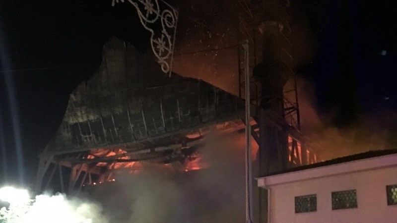 Οι πρώτες εικόνες από τη φωτιά σε τέμενος στο Διδυμότειχο – ΒΙΝΤΕΟ