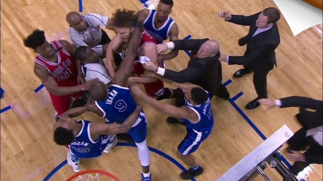 Άγριο ξύλο μεταξύ παικτών στο NBA – ΒΙΝΤΕΟ