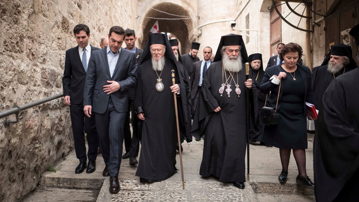 Οι ΦΩΤΟ που ανέβασε ο Τσίπρας στο Twitter από τον Πανάγιο Τάφο