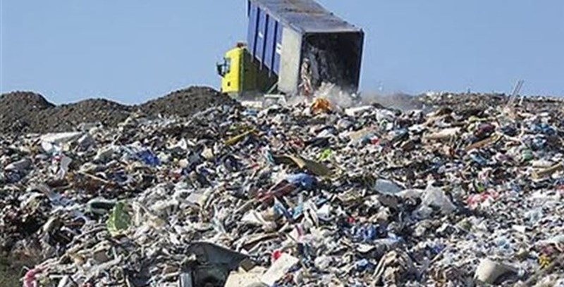 Βρήκε στη χωματερή την τσάντα με τα λεφτά που… πέταξε