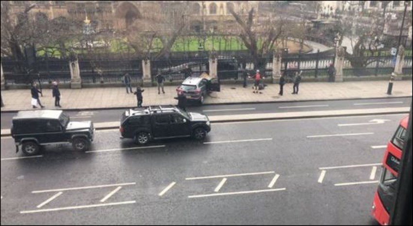 Νέες ΦΩΤΟ από την επίθεση στο Λονδίνο