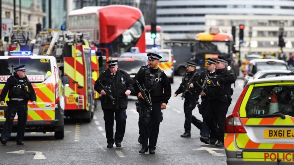 Αστυνομία του Λονδίνου: Αντιμετωπίζουμε το συμβάν ως τρομοκρατική επίθεση – ΤΩΡΑ
