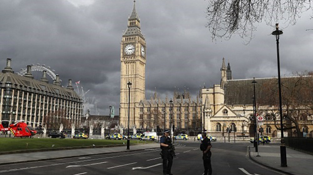 Εκπρόσωπος της πρεσβείας στο enikos.gr για τους Έλληνες τραυματίες στο Λονδίνο