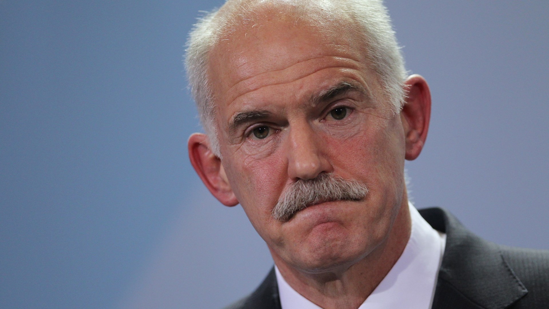 Ξύρισε το μουστάκι του ο Γιώργος Παπανδρέου – ΦΩΤΟ