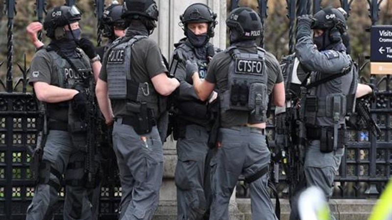 Λονδίνο – Σύλληψη οκτώ υπόπτων για τρομοκρατία