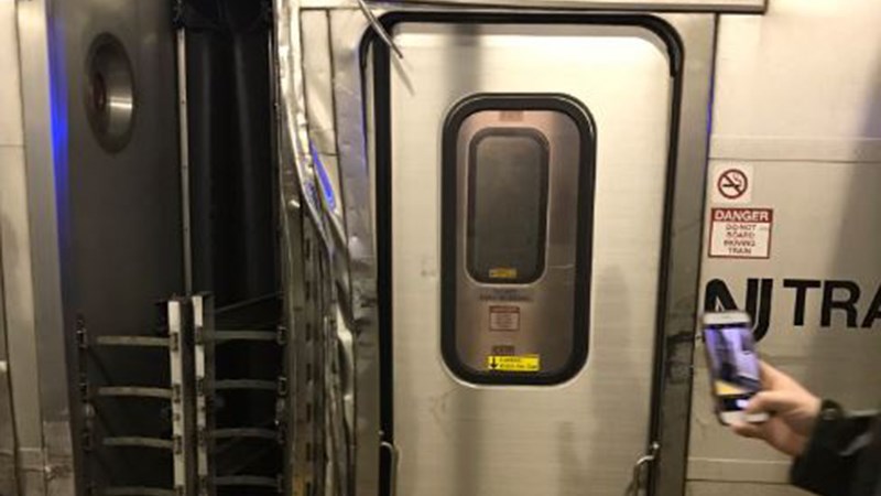 Τρεις τραυματίες από τον εκτροχιασμό του τρένου στη Νέα Υόρκη – ΤΩΡΑ