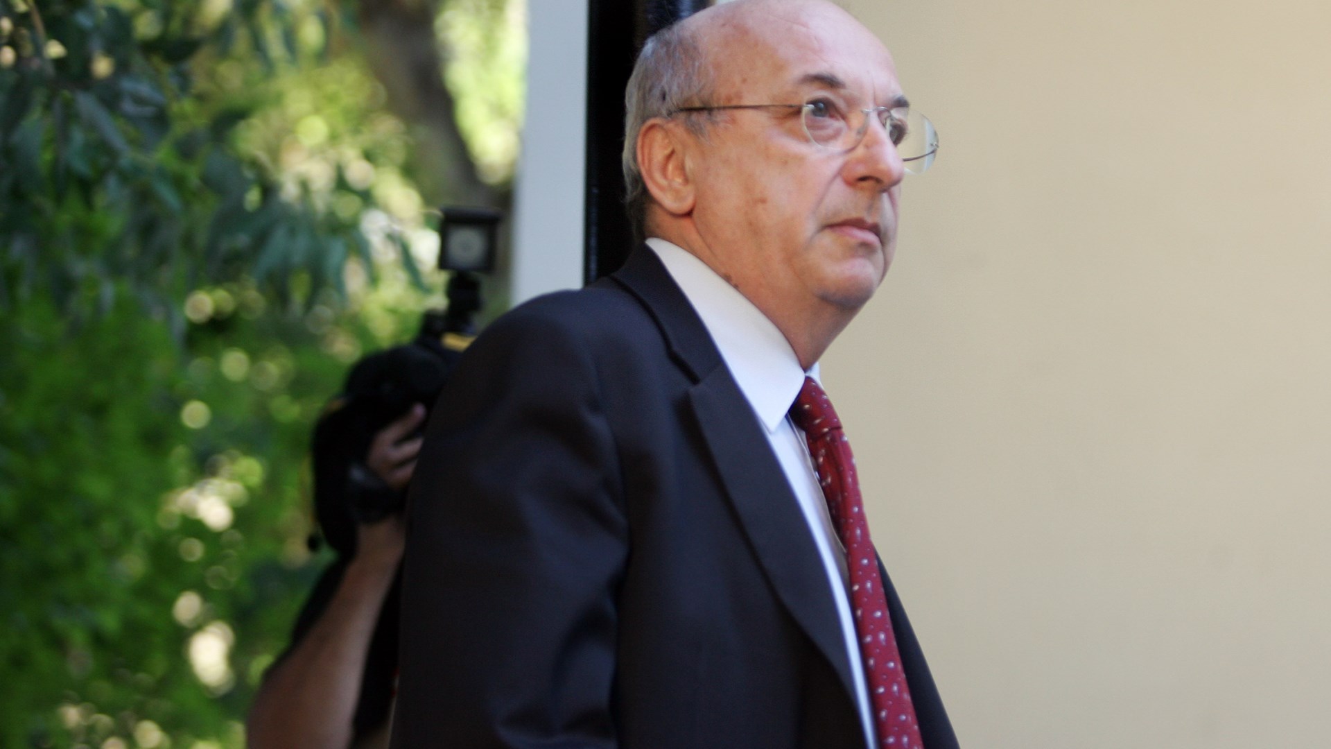 Επίθεση με γκαζάκια στην πολυκατοικία που μένει ο Τσουκάτος