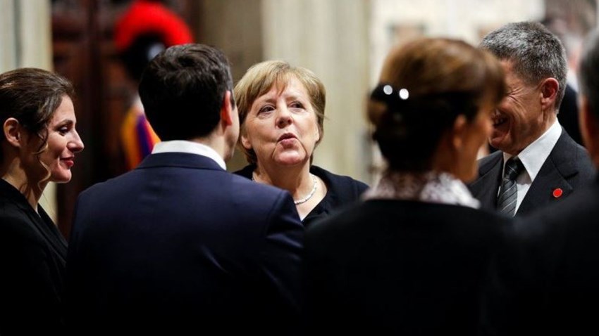 Το τετ α τετ Τσίπρα – Μέρκελ στο Βατικανό – ΦΩΤΟ