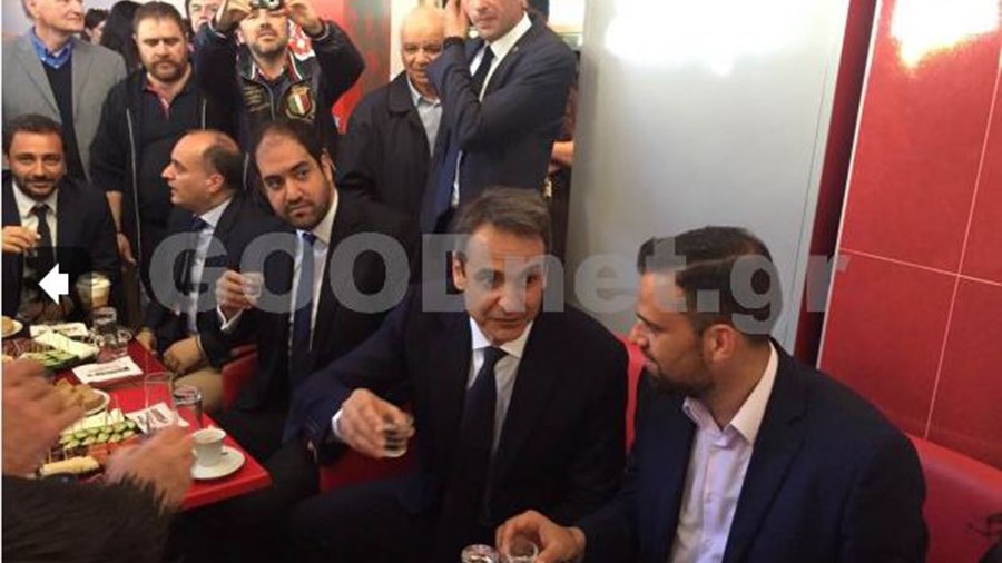 H μαντινάδα στον Μητσοτάκη για τα μέτρα και οι τσικουδιές – ΒΙΝΤΕΟ – ΦΩΤΟ