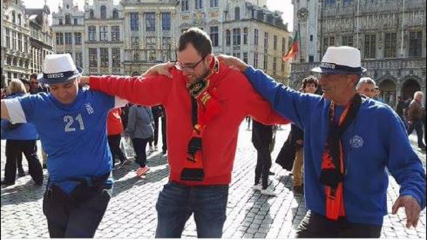 Έλληνες και Βέλγοι χόρεψαν… συρτάκι πριν από τον αγώνα – ΦΩΤΟ