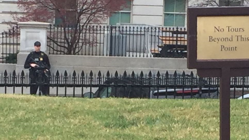 Οι πρώτες εικόνες από τον συναγερμό στον Λευκό Οίκο – ΦΩΤΟ – ΤΩΡΑ