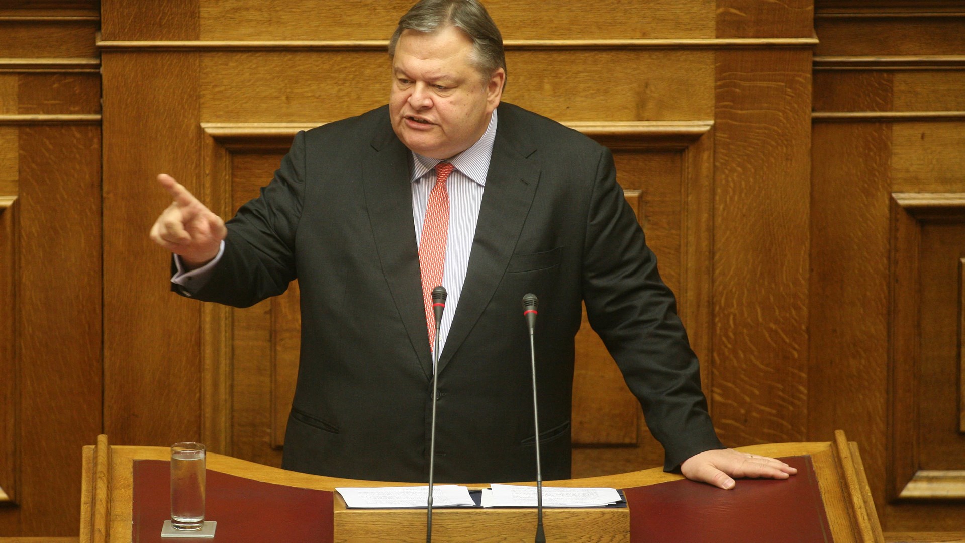 Επίθεση Βενιζέλου στον Κοντονή: «Παραβιάζει βάναυσα την διάκριση των εξουσιών»