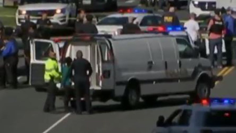 ΒΙΝΤΕΟ με τη σύλληψη μίας γυναίκας έξω από το Καπιτώλιο