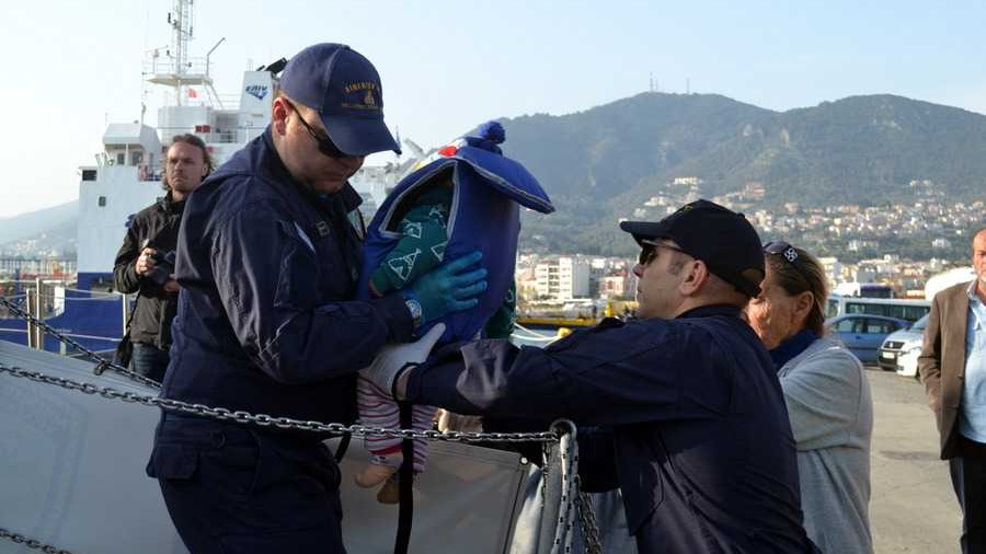 Το Λιμενικό διέσωσε 176 πρόσφυγες και έναν… Μπάτμαν