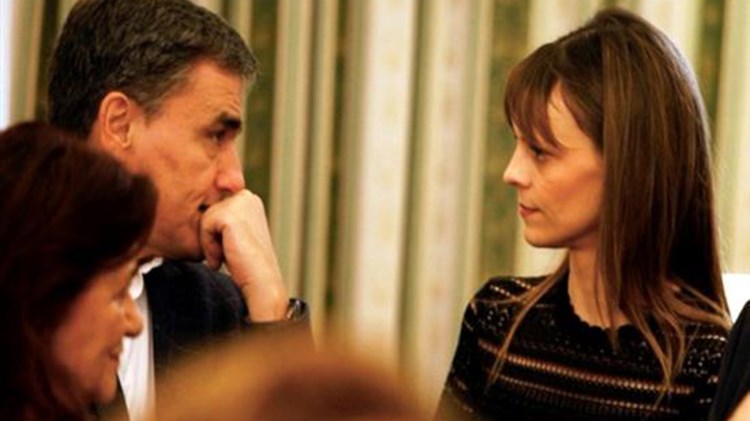 Τσακαλώτος-Αχτσιόγλου σε βουλευτές των ΑΝΕΛ: Στις 6.000 ευρώ το αφορολόγητο και μάχη για το ύψος της μείωσης στις συντάξεις