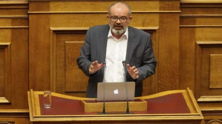 Αιχμές Μπαργιώτα: Η αντίληψη ότι οι έδρες ανήκουν στο κόμμα θυμίζει τη Συμβουλευτική του Παπαδόπουλου