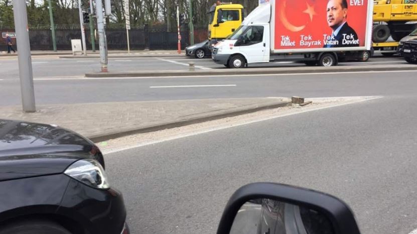 Υποστηρικτές του Ερντογάν μαχαίρωσαν τρεις Κούρδους στις Βρυξέλλες – ΤΩΡΑ